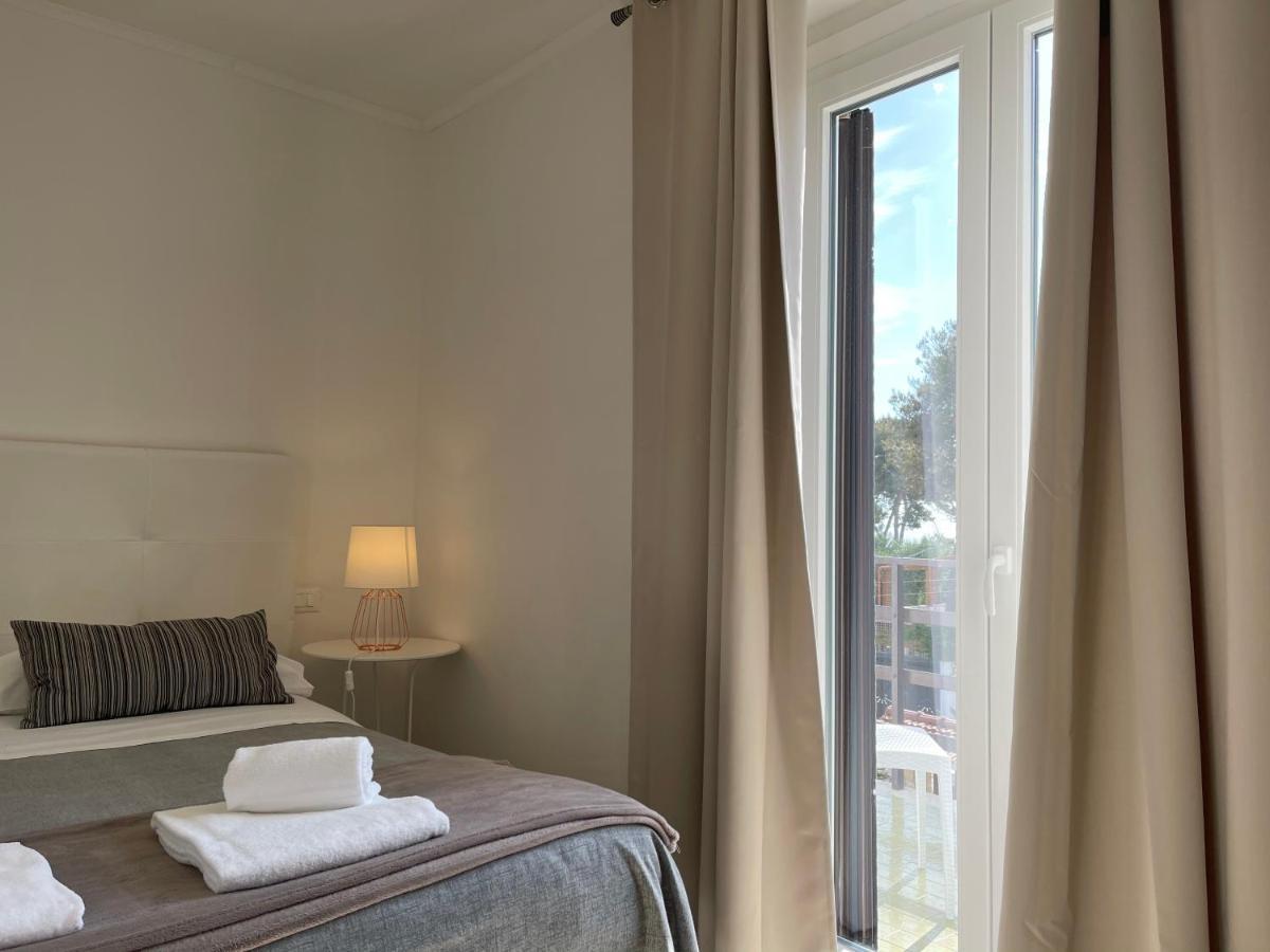 Charme Rooms Tarento Exterior foto