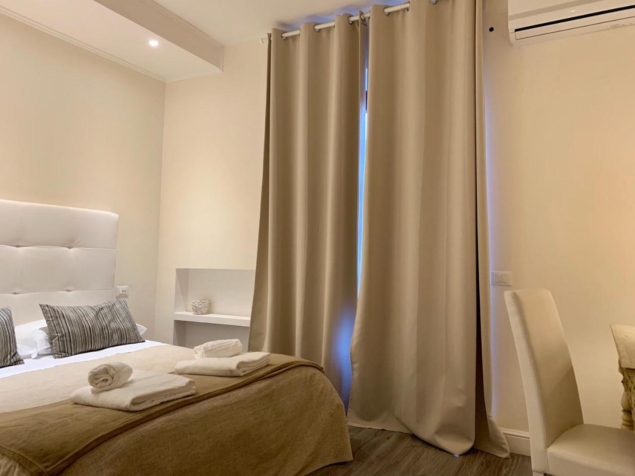 Charme Rooms Tarento Exterior foto